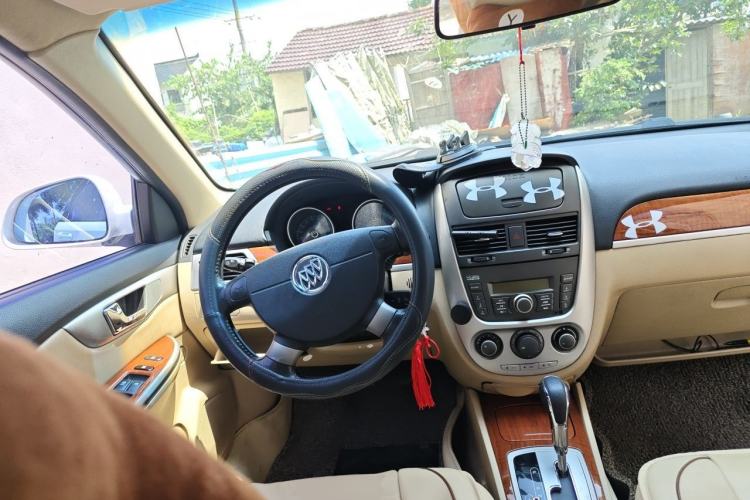 Used Buick Excelle 2013 1.5L Automatic Luxury Model Steering Wheel