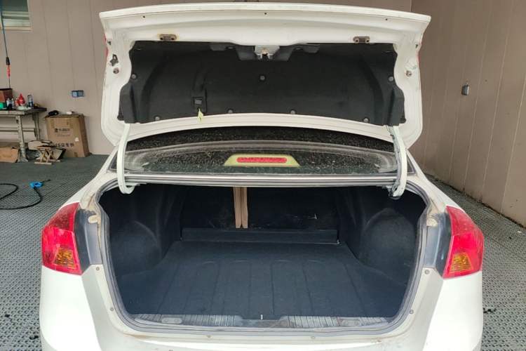 Used Buick Excelle 2013 1.5L Automatic Classic Model Trunk