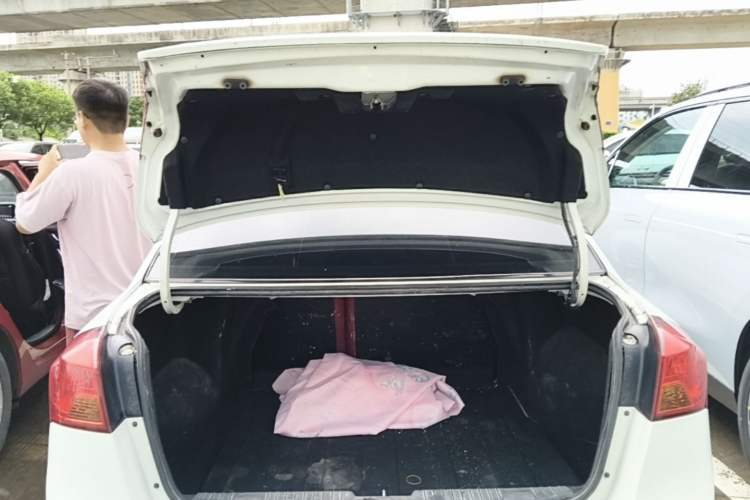 Used Buick Excelle 2013 1.5L Automatic Classic Model Trunk