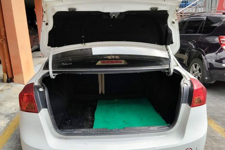 Used Buick Excelle 2013 1.5L Automatic Classic Model Trunk