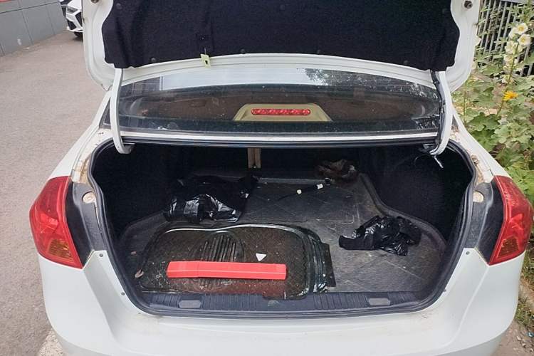 Used Buick Excelle 2013 1.5L Manual Classic Model Trunk