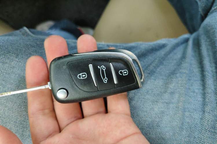 Used Buick Excelle 2013 1.5L Automatic Luxury Model Vehicle Key