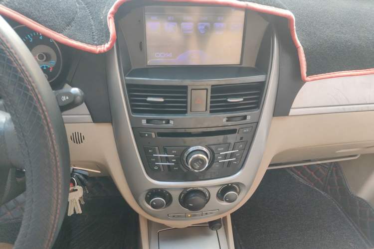 Used Buick Excelle 2013 1.5L Manual Classic Model Audio And AC Panel