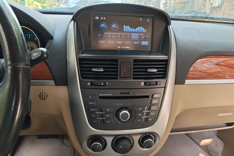 Used Buick Excelle 2013 1.5L Automatic Luxury Model Audio And AC Panel