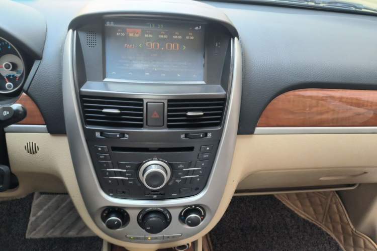 Used Buick Excelle 2013 1.5L Automatic Luxury Model Audio And AC Panel