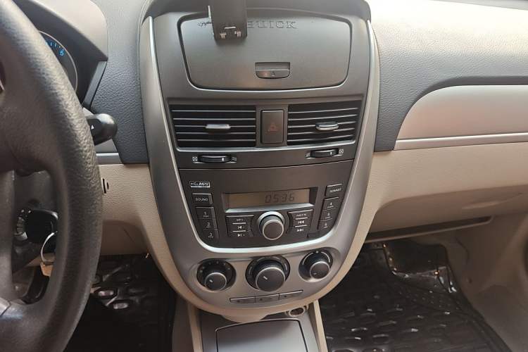 Used Buick Excelle 2013 1.5L Manual Classic Model Audio And AC Panel