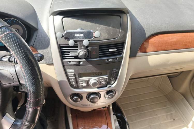 Used Buick Excelle 2013 1.5L Manual Luxury Model Audio And AC Panel