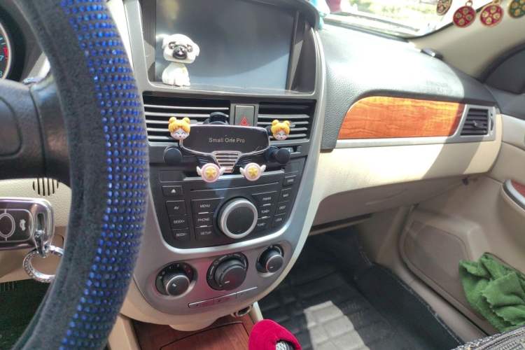 Used Buick Excelle 2013 1.5L Automatic Luxury Model Audio And AC Panel