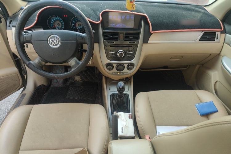 Used Buick Excelle 2013 1.5L Manual Classic Model Center Console