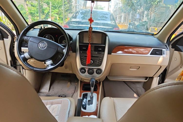 Used Buick Excelle 2013 1.5L Automatic Luxury Model Center Console