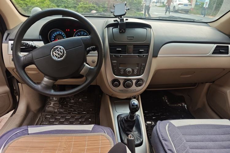 Used Buick Excelle 2013 1.5L Manual Classic Model Center Console