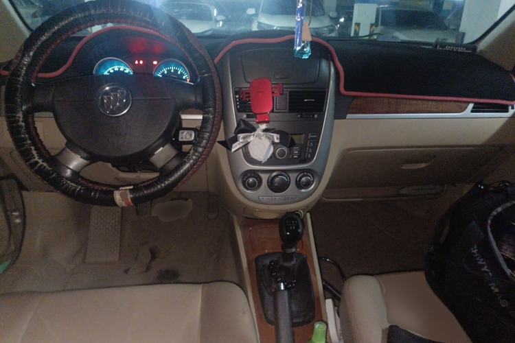 Used Buick Excelle 2013 1.5L Manual Luxury Model Center Console
