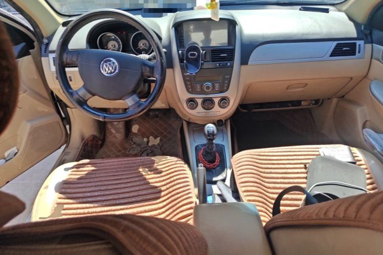 Used Buick Excelle 2013 1.5L Manual Classic Model Center Console