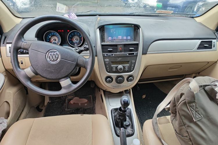 Used Buick Excelle 2013 1.5L Manual Classic Model Center Console
