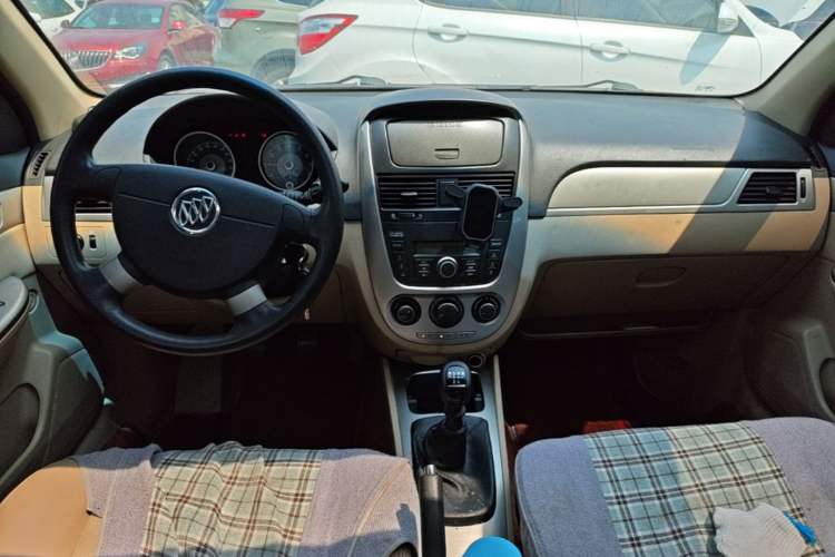 Used Buick Excelle 2013 1.5L Manual Classic Model Center Console