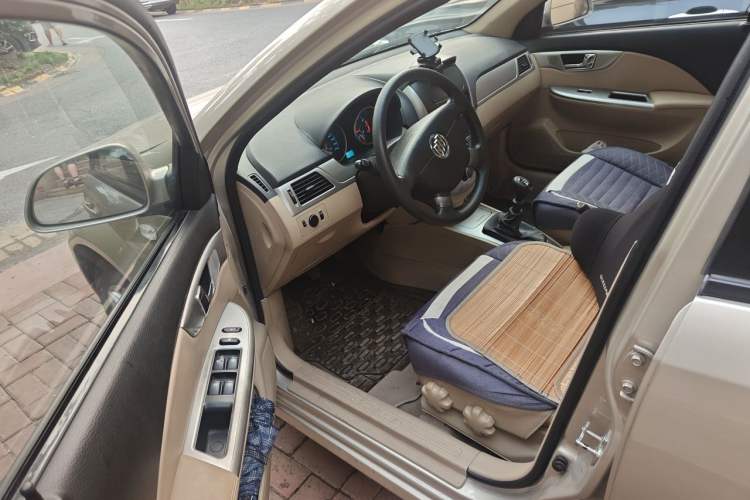 Used Buick Excelle 2013 1.5L Manual Classic Model Driver Seat