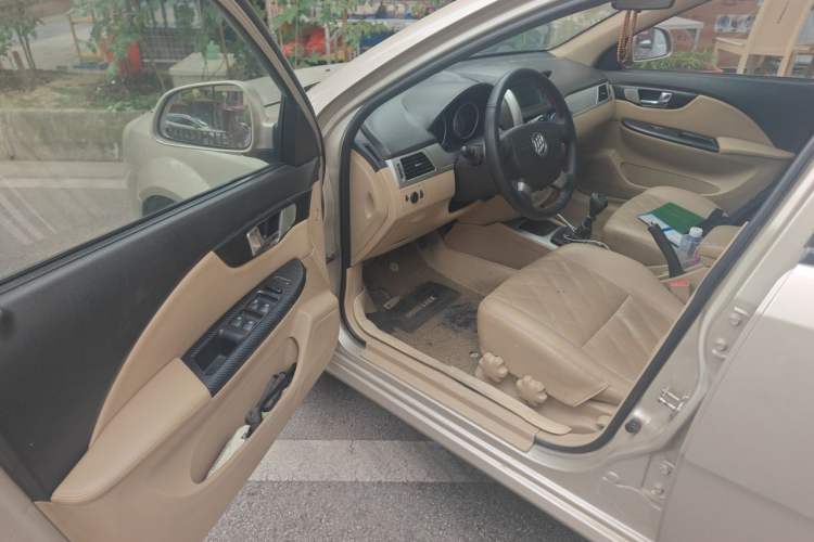 Used Buick Excelle 2013 1.5L Manual Luxury Model Driver Seat