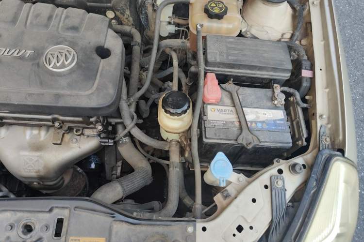 Used Buick Excelle 2013 1.5L Manual Classic Model Engine Bay Left