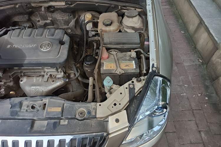 Used Buick Excelle 2013 1.5L Manual Classic Model Engine Bay Left