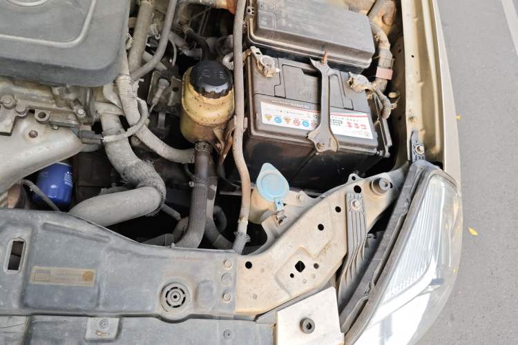 Used Buick Excelle 2013 1.5L Automatic Classic Model Engine Bay Left