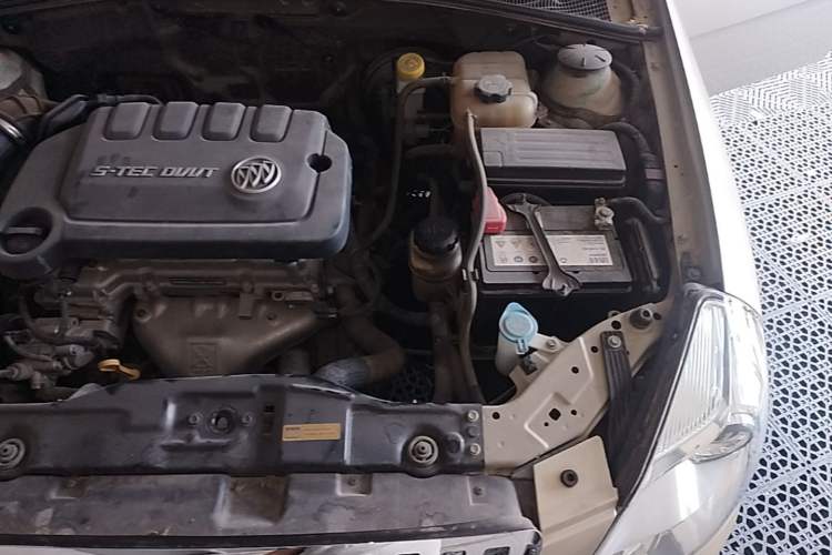 Used Buick Excelle 2013 1.5L Manual Luxury Model Engine Bay Left