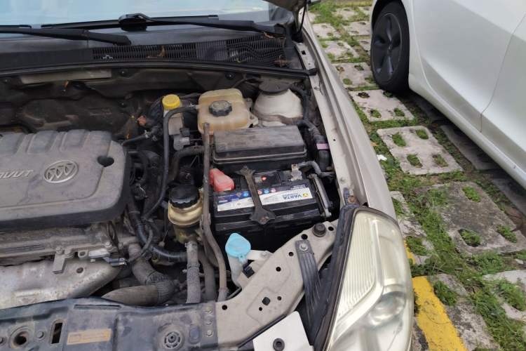 Used Buick Excelle 2013 1.5L Automatic Classic Model Engine Bay Left