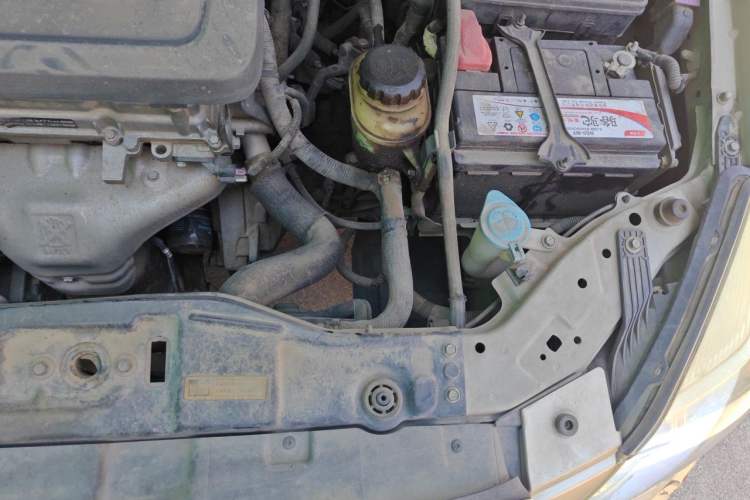 Used Buick Excelle 2013 1.5L Manual Classic Model Engine Bay Left
