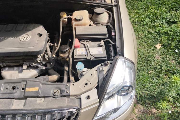 Used Buick Excelle 2013 1.5L Manual Luxury Model Engine Bay Left