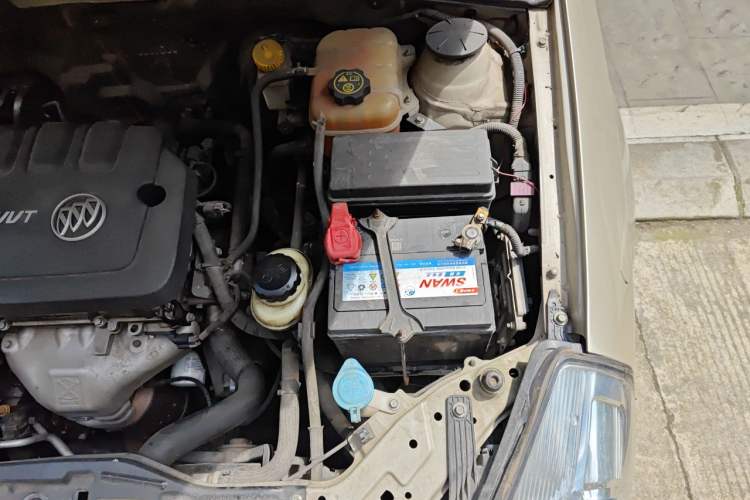 Used Buick Excelle 2013 1.5L Manual Classic Model Engine Bay Left