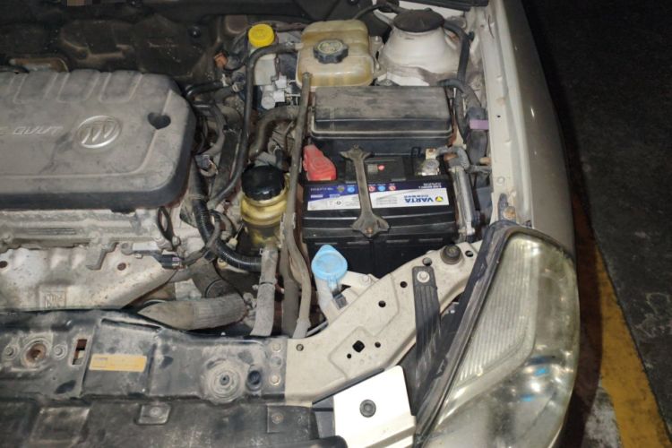 Used Buick Excelle 2013 1.5L Automatic Classic Model Engine Bay Left