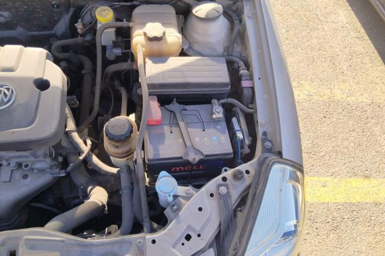 Used Buick Excelle 2013 1.5L Automatic Classic Model Engine Bay Left