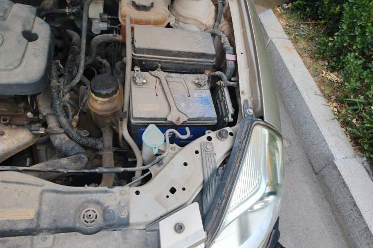 Used Buick Excelle 2013 1.5L Automatic Classic Model Engine Bay Left