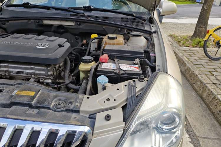 Used Buick Excelle 2013 1.5L Automatic Classic Model Engine Bay Left
