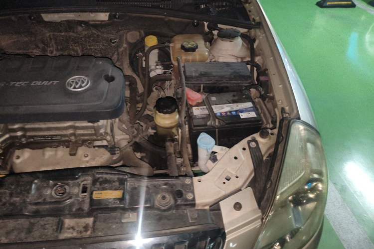 Used Buick Excelle 2013 1.5L Manual Luxury Model Engine Bay Left