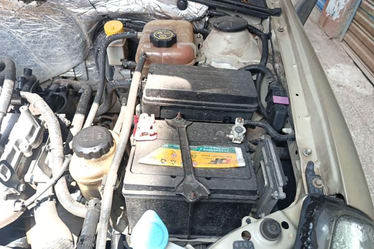 Used Buick Excelle 2013 1.5L Manual Classic Model Engine Bay Left