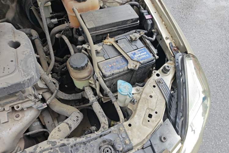 Used Buick Excelle 2013 1.5L Manual Classic Model Engine Bay Left