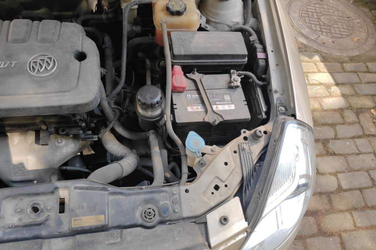 Used Buick Excelle 2013 1.5L Automatic Classic Model Engine Bay Left
