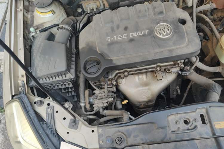 Used Buick Excelle 2013 1.5L Manual Classic Model Engine Bay Right