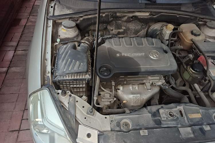 Used Buick Excelle 2013 1.5L Manual Classic Model Engine Bay Right