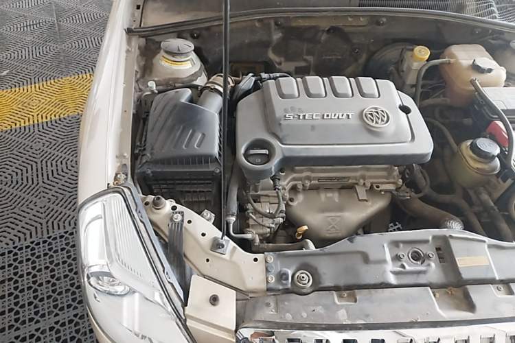 Used Buick Excelle 2013 1.5L Manual Luxury Model Engine Bay Right