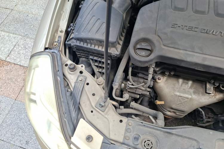 Used Buick Excelle 2013 1.5L Automatic Classic Model Engine Bay Right