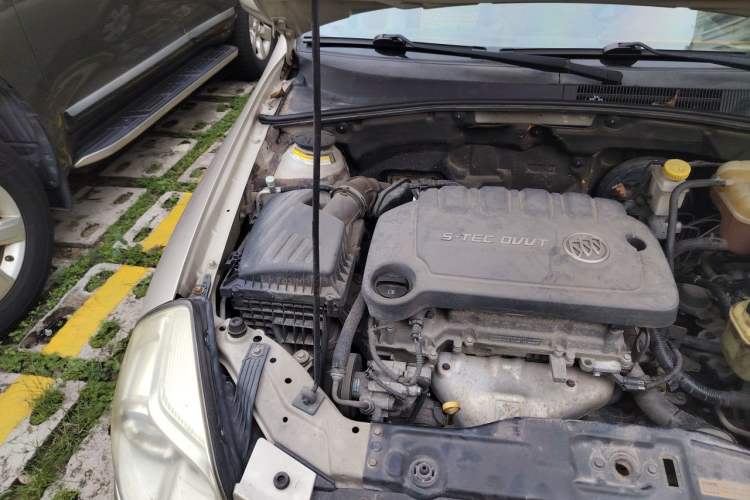 Used Buick Excelle 2013 1.5L Automatic Classic Model Engine Bay Right