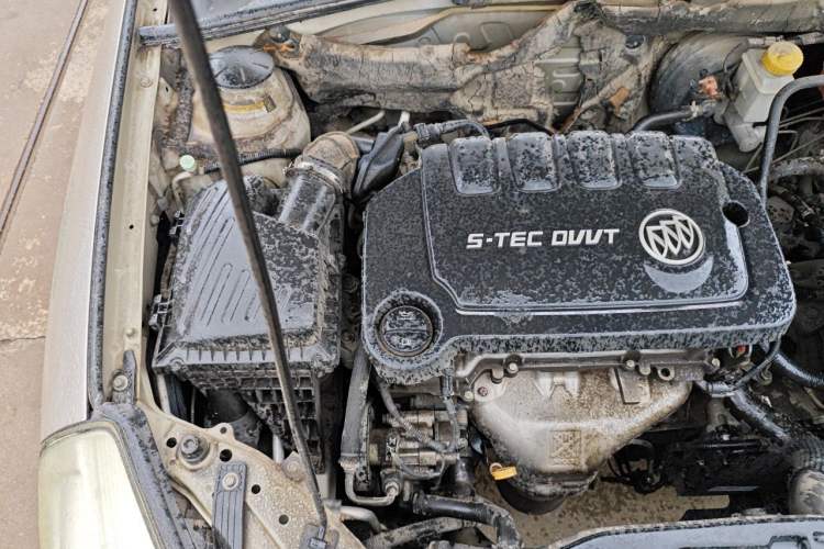 Used Buick Excelle 2013 1.5L Automatic Classic Model Engine Bay Right