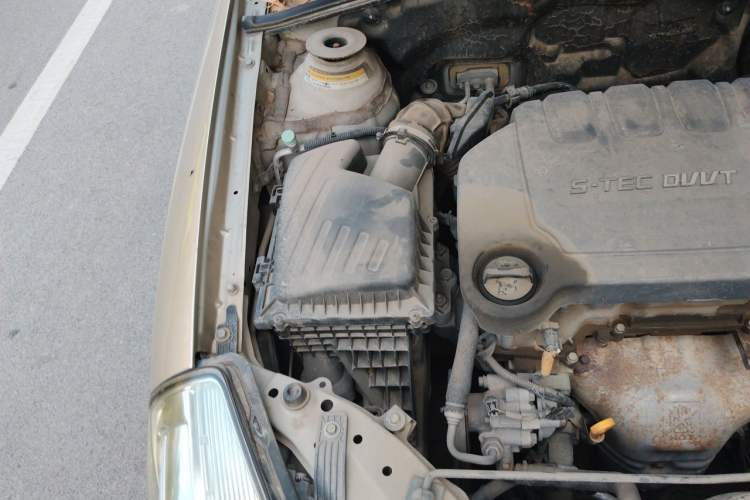 Used Buick Excelle 2013 1.5L Automatic Classic Model Engine Bay Right