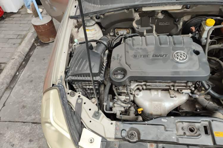 Used Buick Excelle 2013 1.5L Automatic Classic Model Engine Bay Right