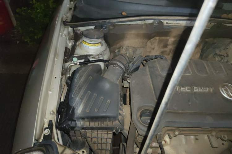 Used Buick Excelle 2013 1.5L Automatic Classic Model Engine Bay Right