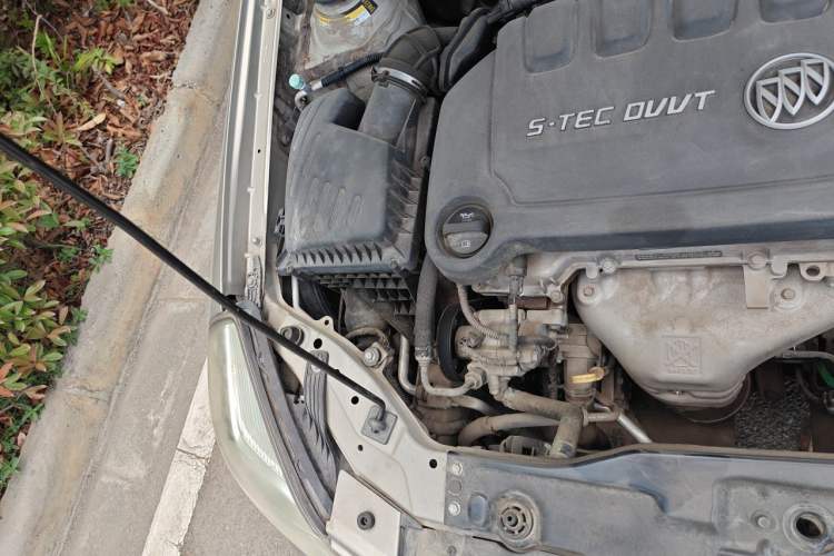Used Buick Excelle 2013 1.5L Automatic Classic Model Engine Bay Right