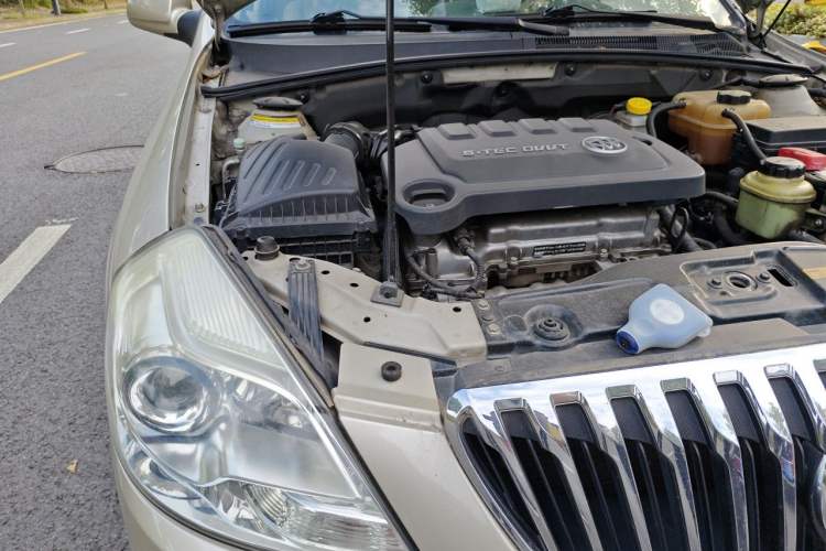Used Buick Excelle 2013 1.5L Automatic Classic Model Engine Bay Right