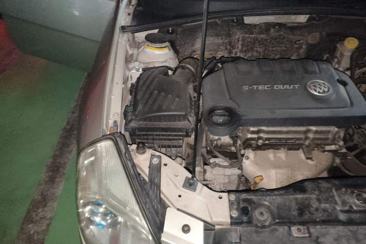 Used Buick Excelle 2013 1.5L Manual Luxury Model Engine Bay Right