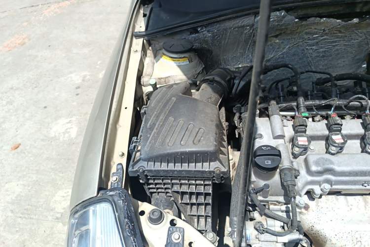 Used Buick Excelle 2013 1.5L Manual Classic Model Engine Bay Right